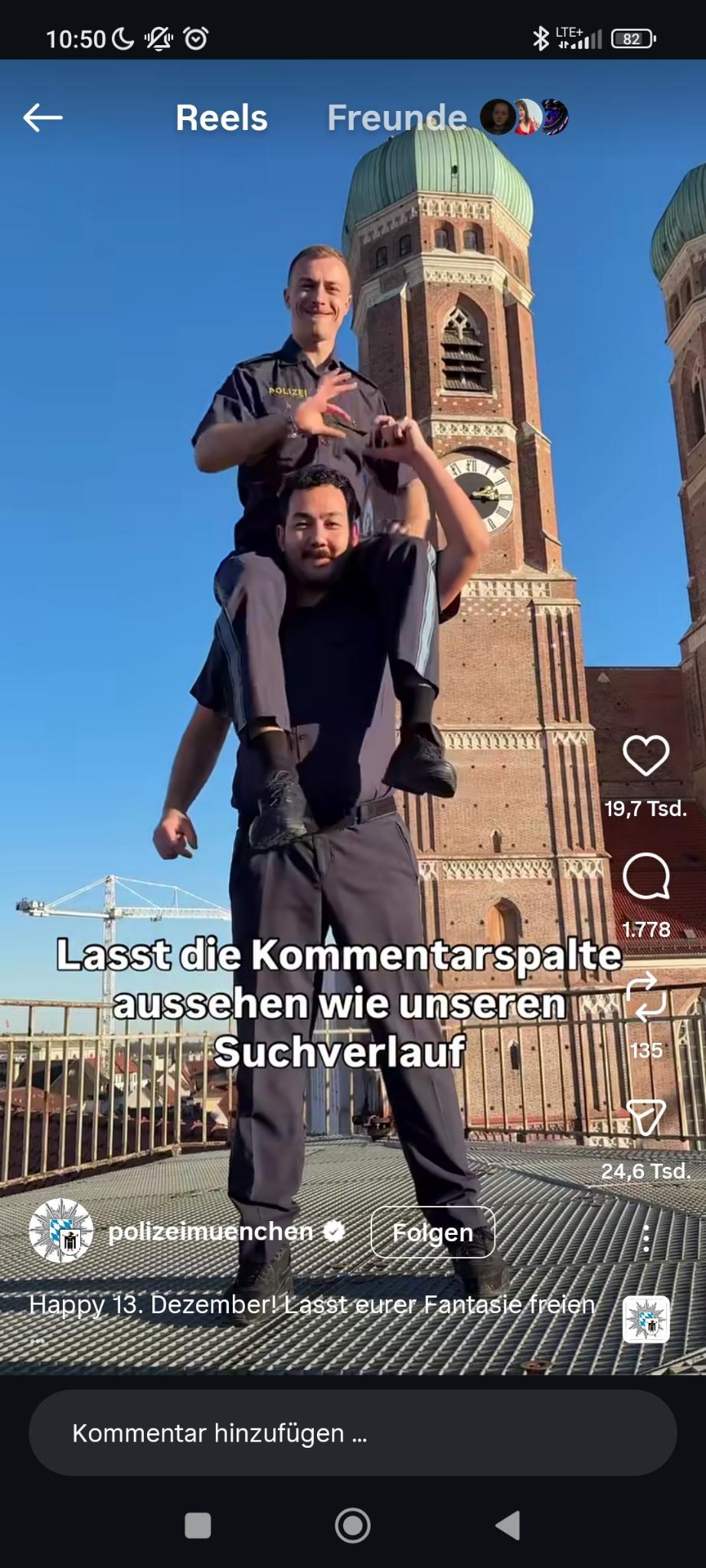 Polizei Münster: (auf einem Foto von zwei Polizisten) „Lass die Kommentar spalte aussehen wie unseren Suchverlauf“